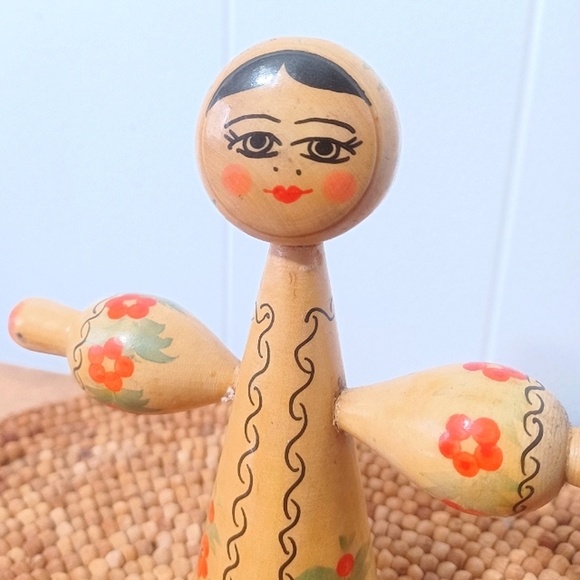 Russin Folk Art Woman - Picture 7 of 7